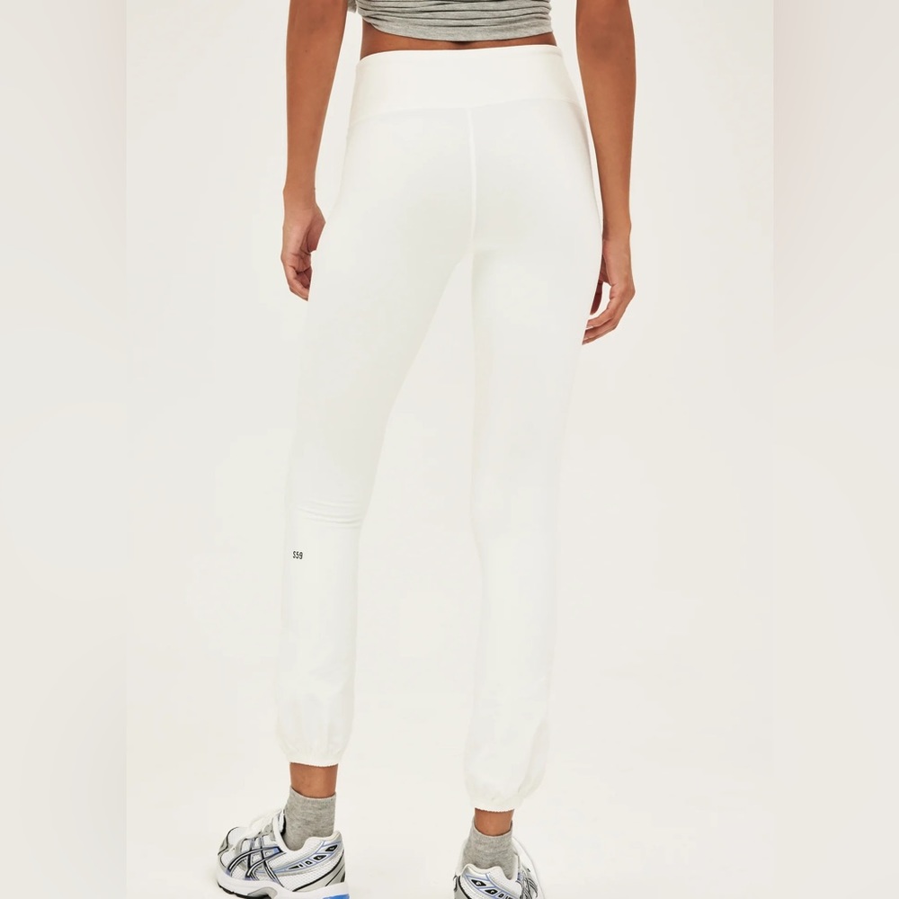 SPLITS59 Icon Mid Rise leggings in white. Size Small